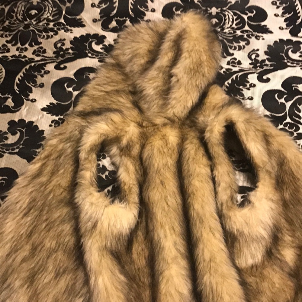 Kenar faux fur vest - Picture 8 of 9